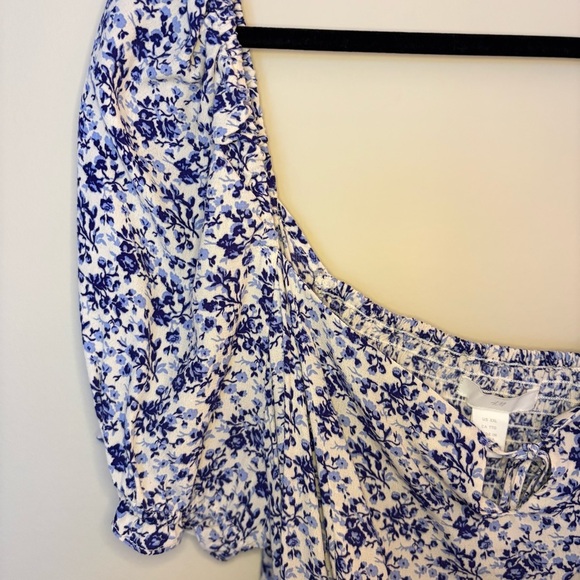H&M Women’s Blue and White Floral Blouse with Cinched Sleeves Size XXL - Picture 5 of 9
